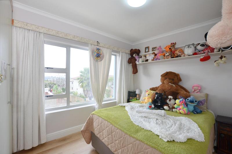To Let 4 Bedroom Property for Rent in Everglen Western Cape